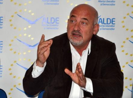 ALDE Bihor vrea să promoveze un proiect de lege pentru desfiinţarea inspectoratelor şcolare