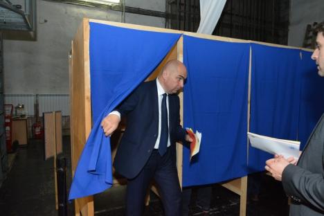 Previzibil: Ilie Bolojan a fost ales preşedintele PNL Bihor, cu majoritate covârşitoare (FOTO)