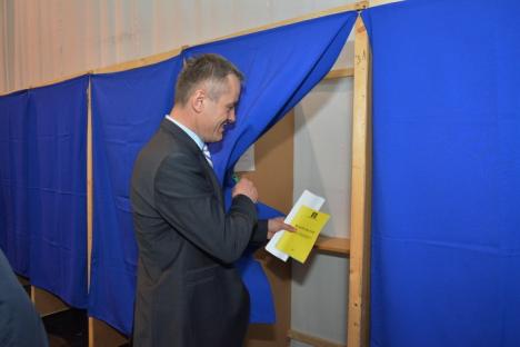 Pe muchie: Florin Birta a câştigat preşedinţia PNL Oradea la numai 7 voturi diferenţă! (FOTO)