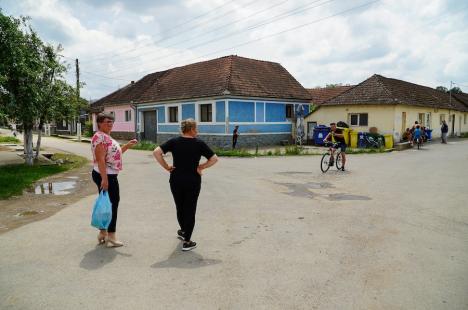 Ziua alegerilor în Finiş, unde primarul PSD şi-a înscris nevasta în cursa electorală. Comuna arată dezolant, Primăria a devenit afacere de familie (FOTO)