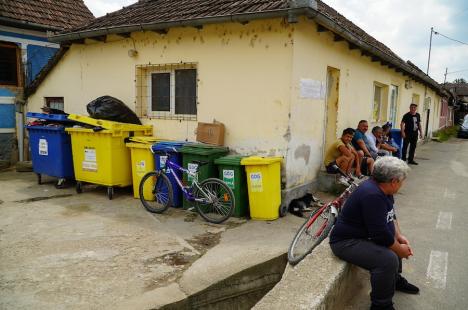 Ziua alegerilor în Finiş, unde primarul PSD şi-a înscris nevasta în cursa electorală. Comuna arată dezolant, Primăria a devenit afacere de familie (FOTO)