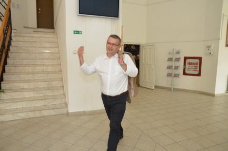 5 voturi diferenţă! Sorin Curilă rămâne preşedintele Senatului Universităţii din Oradea (FOTO)