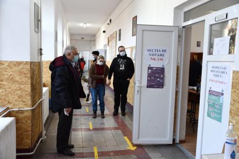Alegeri parlamentare în Bihor: Până la ora 12, prezenţă la vot de 10%. Nu s-au semnalat incidente (FOTO / VIDEO)