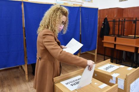 Alegeri parlamentare în Bihor: Până la ora 12, prezenţă la vot de 10%. Nu s-au semnalat incidente (FOTO / VIDEO)
