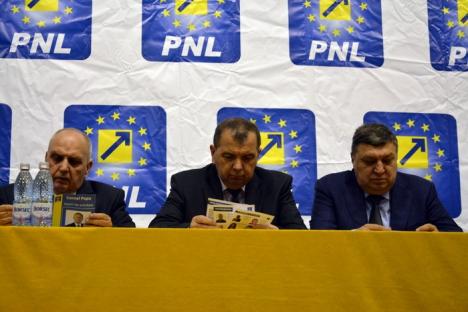 Scandal la alegerile PNL Bihor: Lucia Varga, huiduită de liberali, după ce l-a acuzat pe Bolojan că e dictator şi că a pierdut toate alegerile de când conduce filiala (FOTO / VIDEO)