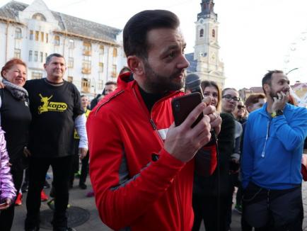 La mișcare cu Mihai Morar: în frunte cu cunoscutul DJ al Radio ZU, zeci de orădeni au alergat 9 kilometri (FOTO / VIDEO)