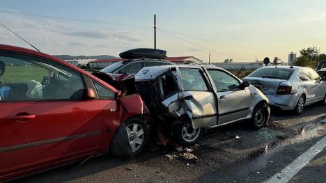 Cine a provocat accidentul cu 6 maşini pe DN1, lângă Aleşd. Cinci persoane sunt în spital, inclusiv un bebeluş de doar o lună