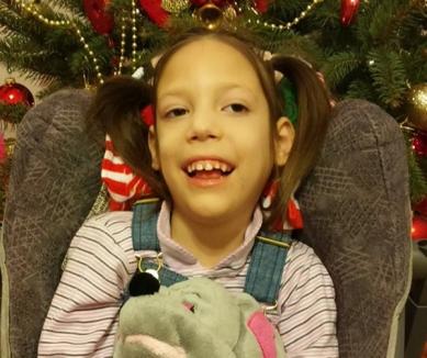 'Dăruieşte-i un zâmbet Alessandrei'. Concert caritabil pentru o fetiţă diagnosticată cu cinci boli crunte