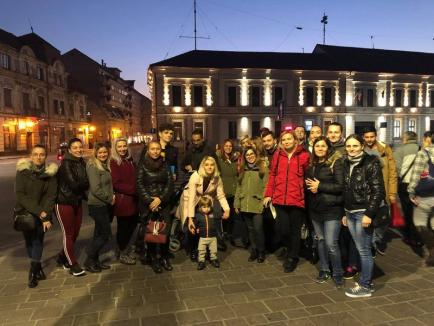 La plimbare cu Alex: Pasionat de Oradea, liceanul Alex Trandafir de la Gojdu face gratuit tururi ghidate prin oraş (FOTO)