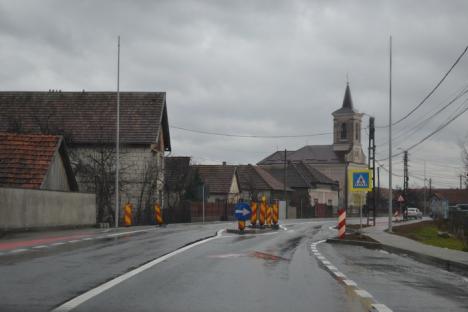 Atenţie, şoferi! Drumul Oradea-Cluj, plin cu alveole de calmare a traficului ce pot fi periculoase (FOTO)