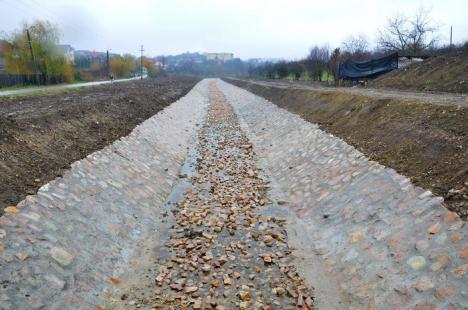 Pasteur, misiune finalizată: Pârâul ce coboară pe dealurile Oradiei a fost îngropat şi curăţat (FOTO)