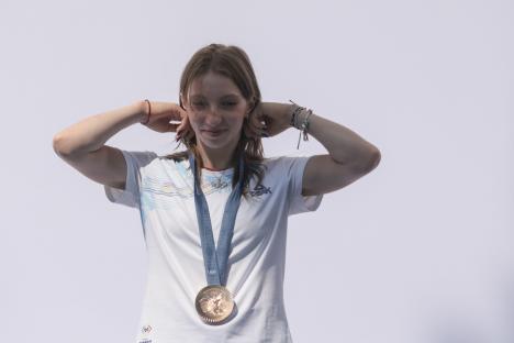 Gimnasta Ana Maria Bărbosu a primit medalia de bronz la Bucureşti: 'Nu pot să nu mă gândesc şi la Sabrina şi la Jordan' (FOTO)