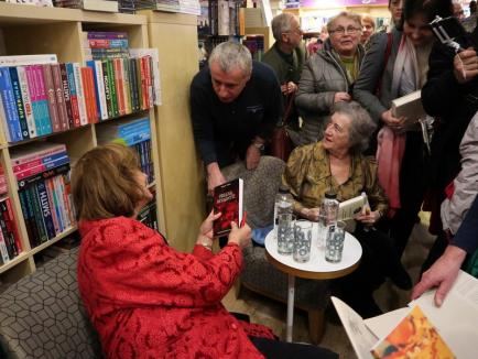 Ana Blandiana, lansare la librăria Humanitas din Oradea: „Doar poezia m-a salvat când a murit soțul meu!” (FOTO / VIDEO)