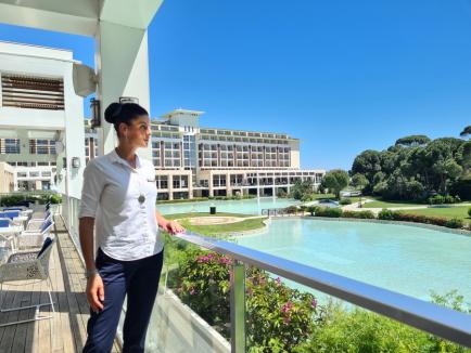 O româncă de 36 de ani este managerul celui mai cunoscut lanţ hotelier din Turcia (FOTO)