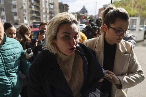 'Am luat pastile de somn'. Ce mesaj le-a transmis Ana Morodan urmăritorilor săi, după ce a ieşit din arestul Poliției (FOTO)