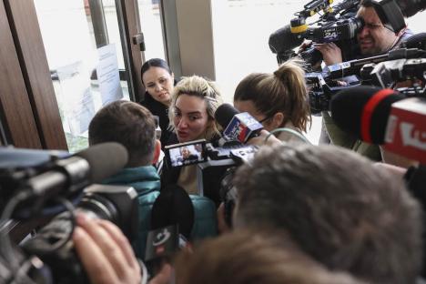 'Am luat pastile de somn'. Ce mesaj le-a transmis Ana Morodan urmăritorilor săi, după ce a ieşit din arestul Poliției (FOTO)