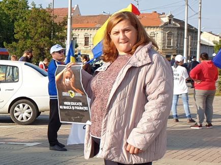 O profesoară de la Şcoala 'Dacia' din Oradea, cercetată penal pentru instigare la nepurtarea măştii