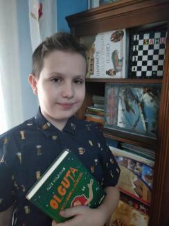 Provocarea lui Andrei: Un elev din Oradea vrea să adune cărţi pentru copiii de la ţară şi le cere sprijin bihorenilor