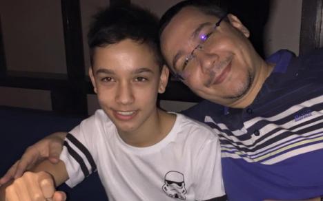 Fiul lui Victor Ponta, în stare gravă. Băiatul ar fi suferit un edem cerebral după ce s-a ciocnit de un coleg la un meci de rugby