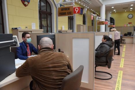Vacanţă forţată: Angajaţii Primăriei Oradea, trimişi de Bolojan din nou în concedii