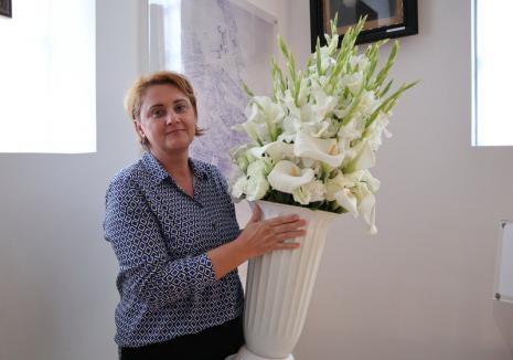 Avantaj, Angela! Directoarei de la Muzeul Orașului Oradea i se organizează concurs cu dedicație
