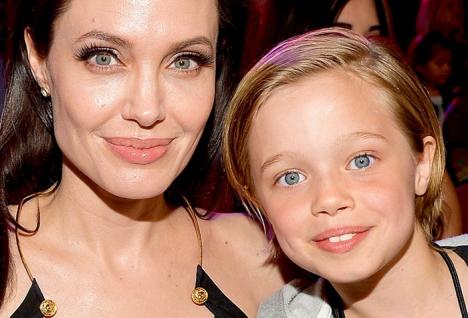 La doar 11 ani, fiica Angelinei Jolie şi a lui Brad Pitt se pregăteşte de operaţia de schimbare de sex