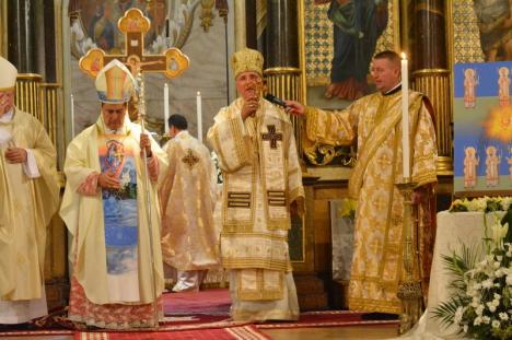Nunţiul Apostolic la Oradea. Sute de orădeni au participat duminică la aniversarea a 25 de ani de când Virgil Bercea e episcop (FOTO / VIDEO)