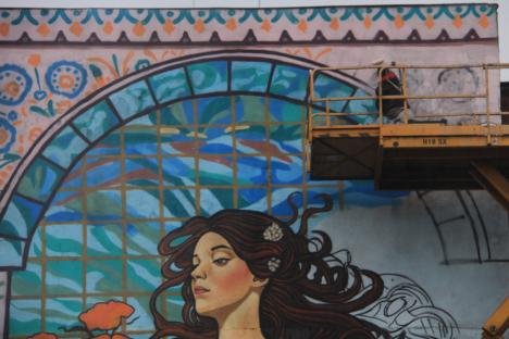 Anotimpurile Art Nouveau: Orădenii, invitați la inaugurarea picturii murale din parcarea Tudor Vladimirescu (FOTO)
