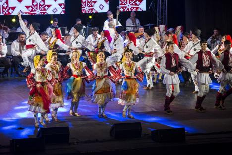 Lovitură de... ansamblu: Curtea de Apel Timișoara a decis reînființarea Ansamblului Folcloric Crișana, în subordinea Teatrului Regina Maria din Oradea