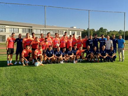 Fotbaliștii de la FCSB au ajuns la Oradea. La antrenamentul oficial i-au întâmpinat Mihai Neșu și 100 de copii (FOTO/VIDEO)