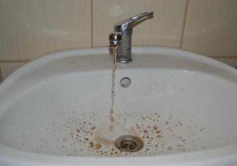 Compania de Apă spală magistralele. Vezi când vei rămâne fără apă!
