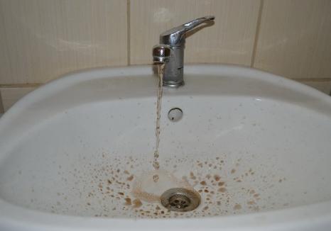 Atenție, se spală conductele! Orădenii de pe malul stâng al Crișului rămân fără apă potabilă