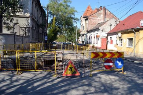 Golirea magistralei de termoficare din strada Mihai Eminescu a umplut de apă fiebinte străzile vecine (FOTO)