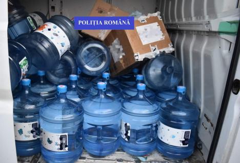 Cumpăna falsă: Un bărbat din Oradea a fost prins că vindea apă chioară în bidoanele firmei de apă minerală. Poliţia şi DSP fac verificări