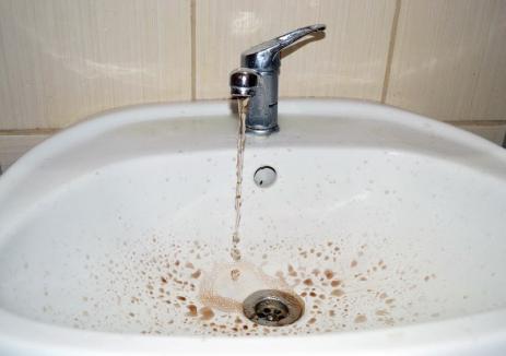 Fără apă maro la robinete: Compania de Apă Oradea a investit 300.000 lei într-o stație pilot de curățare a apei din Nufărul