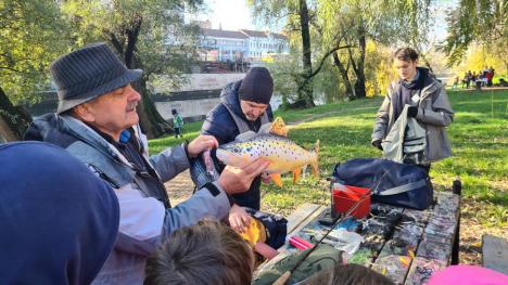 Elevi de la două colegii din Oradea au luat lecții despre pești de la cei mai apreciați pescari din oraș (FOTO)