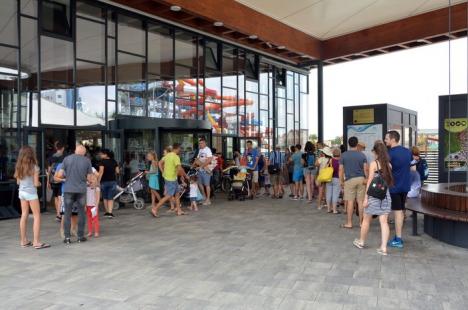 Logică de bugetar: Angajaţii de la Aquapark şi-au ridicat orădenii în cap cu biletele de trei ore