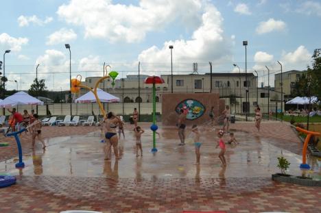 Vacanţă 'Presidenţială': Aquapark-ul President a pus în funcţiune noi tobogane şi jocuri de apă (FOTO/VIDEO)
