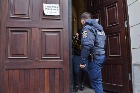 Mandat de arestare pe numele criminalului din Adoni: Bestia care a ucis doi oameni s-a ferit de ziarişti şi a refuzat să facă declaraţii (FOTO/VIDEO)