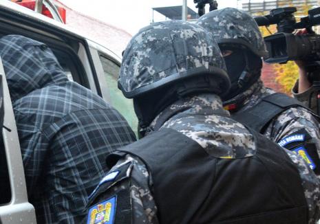 Cinci spargeri de locuinţe, o tâlhărie şi o pagubă de peste 8.000 de euro: Un hoţ din Bihor a fost arestat preventiv