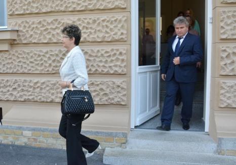 Tribunalul Bihor: Rectorul Bungău, soţii Dindelegan şi fosta decană Chipea merg în arest la domiciliu (FOTO)