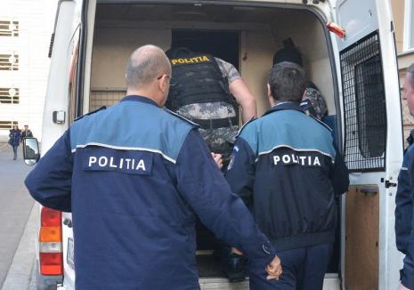 Dus la închisoare: Un tânăr din Oradea a fost prins că vindea facturi emise pe firmele fratelui său