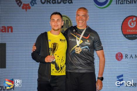 Putere de fier: Câştigătorii triatlonului AROBS X-Man România, premiaţi în centrul Oradiei (FOTO)