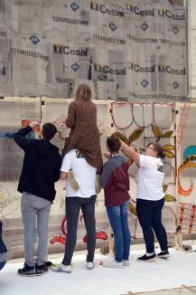 Culori şi muzică în Piaţa Unirii: Elevii de la Liceul de Artă fac demonstraţii de artă stradală în centrul Oradiei (FOTO/VIDEO)
