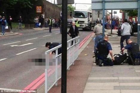 Atac terorist şocant la Londra: Un militar a fost decapitat