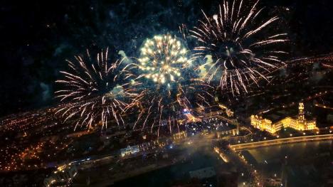 La mulți ani, 2023! Mii de oameni au sărbătorit intrarea în noul an în piața centrală din Oradea (FOTO/VIDEO)