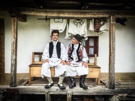 Artizanii României: Doi tineri din Bihor, lăudați de 'La blouse roumaine'. Află de ce! (VIDEO)