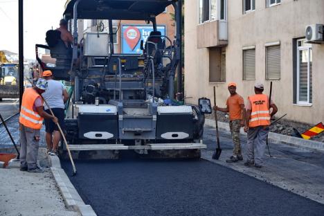 Se închide traficul pe bulevardul Decebal, pe porțiunea dintre pod și strada Tudor Vladimirescu, pentru lucrări de asfaltare (FOTO)