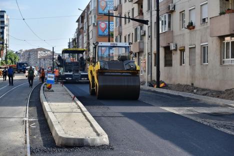 Se închide traficul pe bulevardul Decebal, pe porțiunea dintre pod și strada Tudor Vladimirescu, pentru lucrări de asfaltare (FOTO)