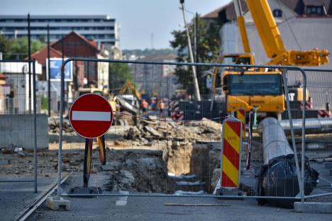 Se închide traficul pe bulevardul Decebal, pe porțiunea dintre pod și strada Tudor Vladimirescu, pentru lucrări de asfaltare (FOTO)